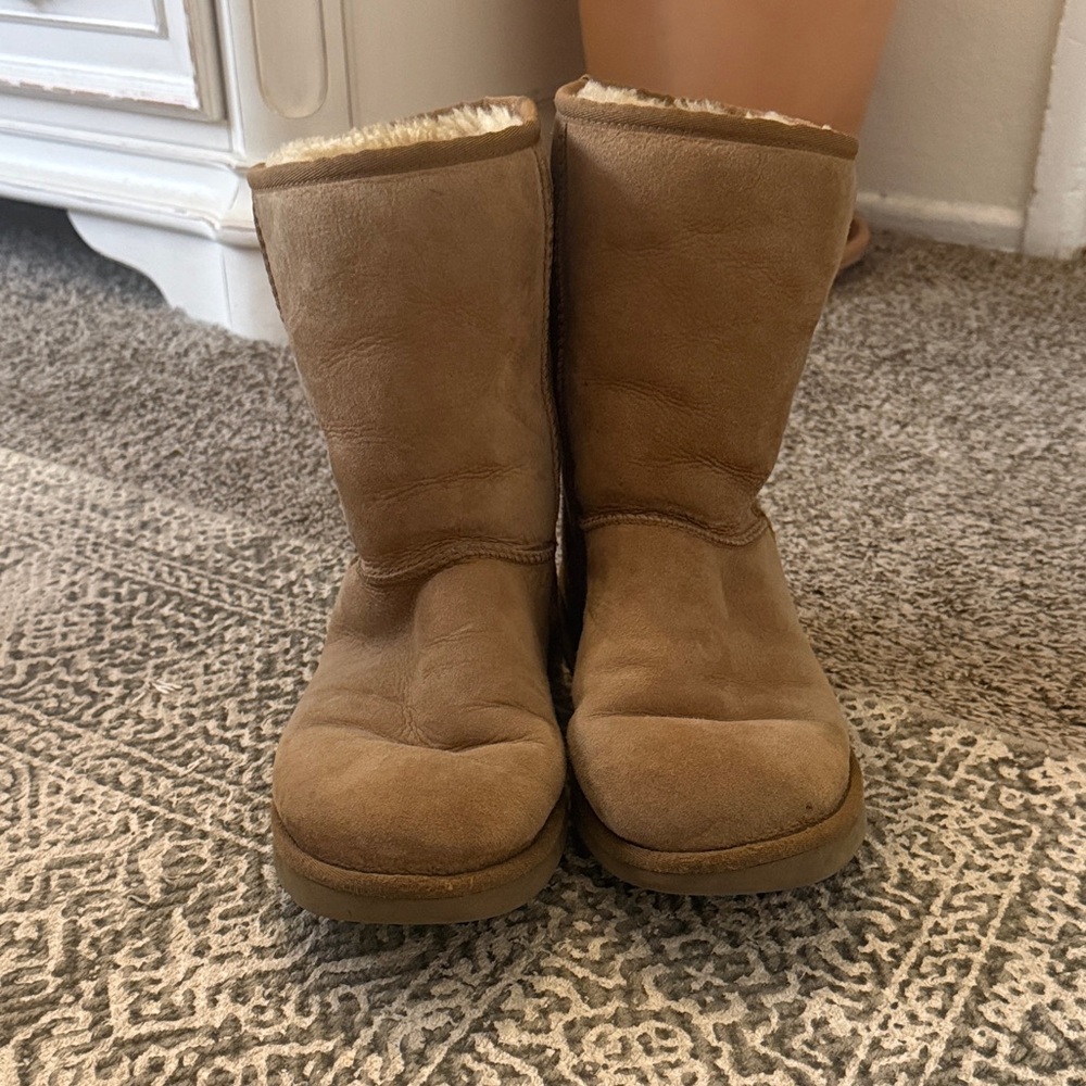 UGG Chestnut Boots - Picture 3 of 6